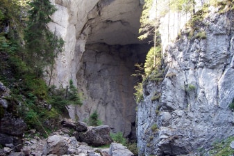10-Day Apuseni Mountains Backpacking Tour with Caves and Wild Gorges