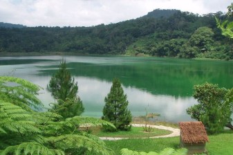 Full-Day Minahassa Highland Tour from Manado with Lakes and Villages