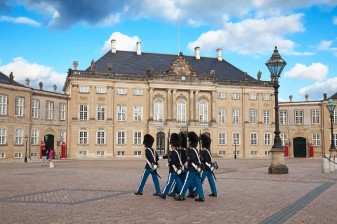 5-Hour Copenhagen Bike Tour with Royal Landmarks and Canals