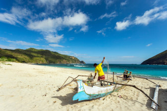 Full-Day Lombok Village Tour with Pottery, Weaving and Kuta Beach