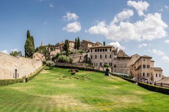 2-Hour Private Assisi Walking Tour with Hidden Gems and Basilica