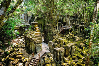 Full-Day Beng Mealea and Kampong Phluk Tour from Siem Reap