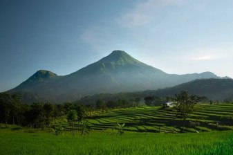 4-Day Village Tour from Labuan Bajo to Kelimutu and Maumere