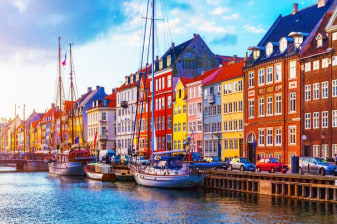 6-Hour Copenhagen City Tour with Ørestad and Torvehallerne