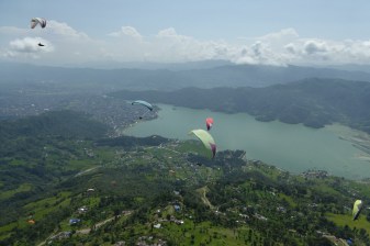1-Hour Paragliding Tour in Pokhara with Himalayan Views