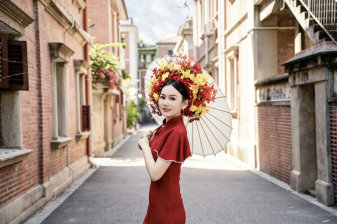 4-Hour Gulangyu Hairpin Flower Photoshoot with Styling and Island Walk