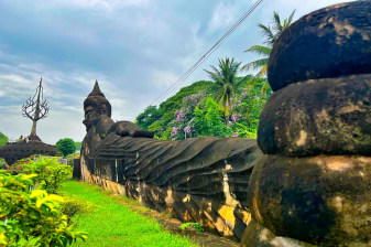 Full-Day Vientiane Cultural Tour with Buddha Park and Pha That Luang