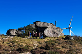 8-Hour Guimarães Heritage Tour with Vinho Verde and Casa do Penedo