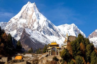 18-Day Manaslu Larkya Pass Trek from Kathmandu via Tibetan Villages