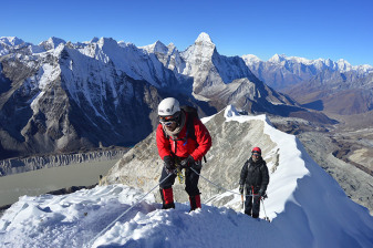 17-Day Island Peak and Everest Base Camp Trek from Kathmandu