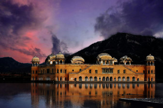 2-Day Jaipur Tour from Delhi with Hotel Stay and Pink City Sightseeing