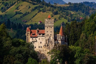 6-Day Bucegi Mountains Trekking Tour with Brașov, Sinaia and Bran
