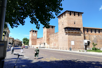 5-Hour Verona Street Food Walking Tour with Valpolicella Tasting
