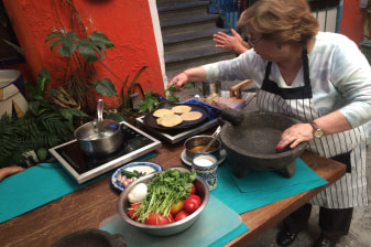 3-Hour Cholula Market and Cooking Tour with Traditional Snacks