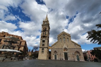 2-Hour Heritage Walk in Messina with Piazza Duomo and Cathedral
