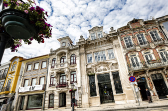 6-Hour Aveiro Sightseeing Tour with Costa Nova and Vista Alegre