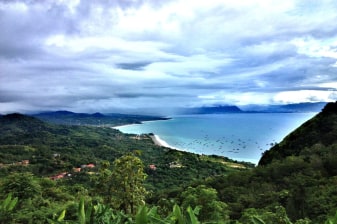 3-Day Pelabuhan Ratu Tour from Bandung with Rafting and Villages