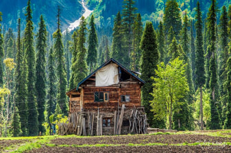 4-Day Keran and Sharda Tour from Lahore with Aurang Kel Hike