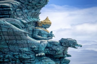 8-Hour Uluwatu Tour in Bali with Kecak Dance and Jimbaran Dinner