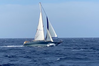7-Day Cyclades Sailing Vacation from Paros with Island Hopping