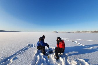 4-Hour Snowmobile and Ice Fishing Tour in Rovaniemi with BBQ