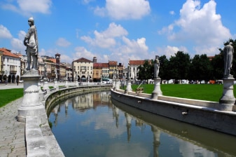 1-Hour Padova Walking Tour with a Local through Hidden Gems