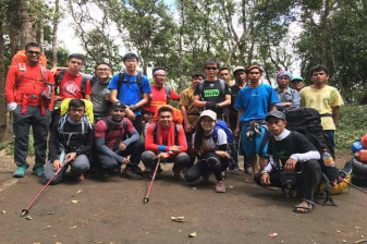 2-Day Mount Rinjani Senaru Crater Rim Trek with Lake Segara Anak Views