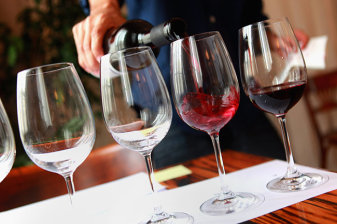 1-Hour Italian Wine Tasting in Milan with Sommelier-Led Pairings