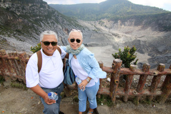 12-Hour Bandung Highland Tour with Tangkuban Perahu and Shopping
