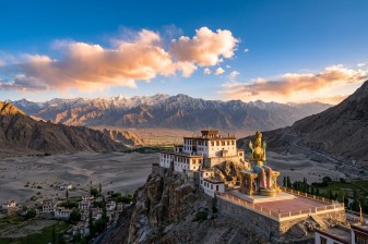 9-Day Private Ladakh Tour with Pangong, Hanle, Nubra and Umling La