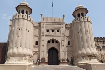 3-Day Lahore Cultural Tour with Mughal Landmarks and Bazaar Visits