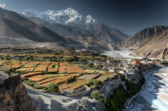 17-Day Upper Mustang Trek in Nepal with Lo Manthang and Tibetan Culture
