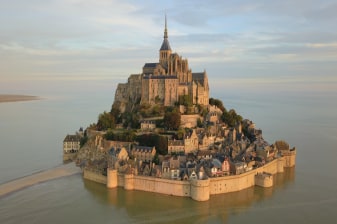 8-Hour Mont Saint Michel Abbey Tour with Secret Ways and Free Time