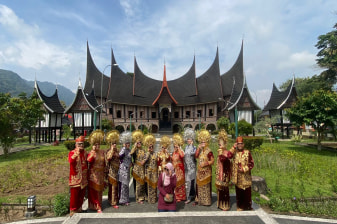 4-Day Minangkabau Tour through Bukittinggi and West Sumatra