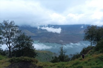 3-Day Lombok Senaru Crater Rim Trek with Waterfalls and Sunrise Views