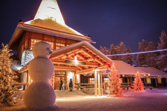 2.5-Hour Santa Claus Village Visit in Rovaniemi with Arctic Circle