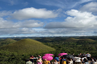 14-Hour Bohol Tour with Chocolate Hills, Loboc River and Tarsiers