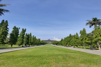 10-Hour Borobudur and Prambanan Tour from Yogyakarta