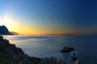 2-Day Hermanus and Cape Agulhas Tour with Caves and Wine Tasting