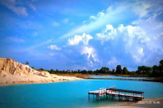 4-Hour Bintan Desert and Blue Lake Tour with Keylong Seafood