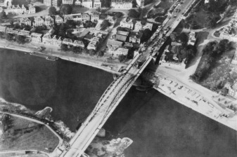 Full-Day Arnhem Battle Site Tour with Expert Military Historian