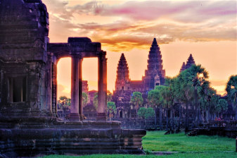 8-Hour Angkor Wat Sunrise Tour with Angkor Thom and Ta Prohm