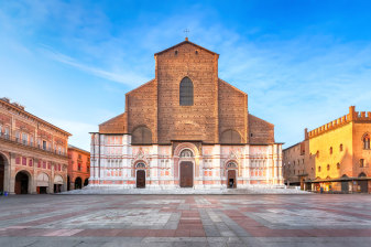 2-Hour Private Bologna Walking Tour with Quadrilatero Food District