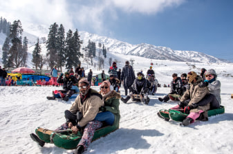 7-Day Kashmir Tour with Dal Lake, Gulmarg Gondola and Sonamarg