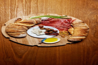2-Hour Pula Walking Tour with Premium Istrian Olive Oil Tasting