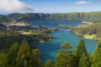 7-Hour Sete Cidades and Lagoa do Fogo Tour from Ponta Delgada