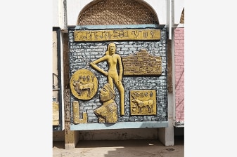 Full-Day Heritage and Street Food Tour of Hyderabad with Shahi Bazaar