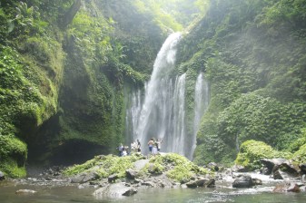 1-Day North Lombok Waterfall Trek with Bukit Selong Views