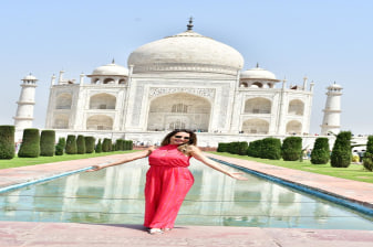 Full-Day Taj Mahal and Agra Fort Tour from Delhi with Private Car