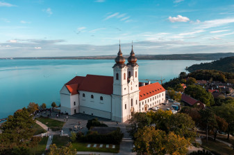 8-Hour Herend and Lake Balaton Tour with Tihany and Balatonfüred
